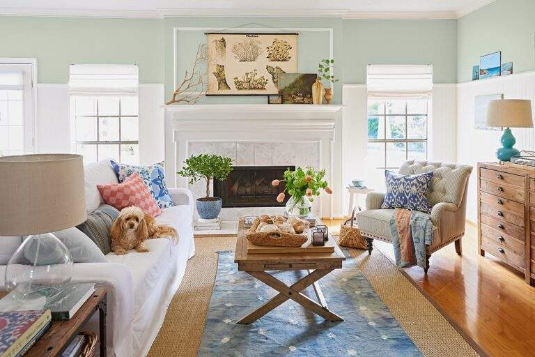 spring-living-room-decorating-blue-white-colors-1