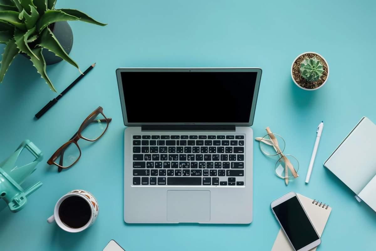 Modern laptop mockup for blogging